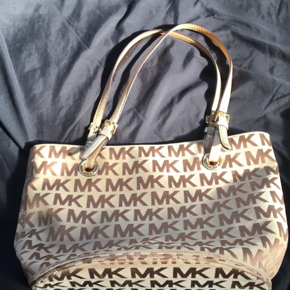 Michael Kors puede - Picture 2 of 4
